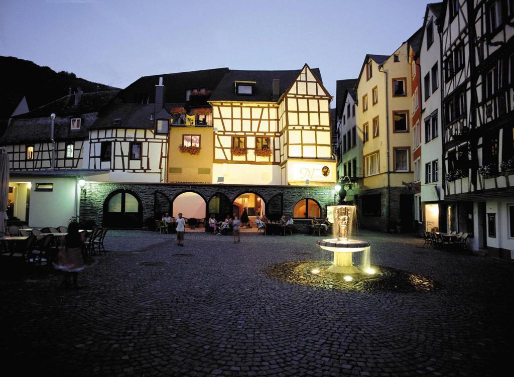 Hotel-Restaurant Moselbluemchen Bernkastel-Kues Exterior photo